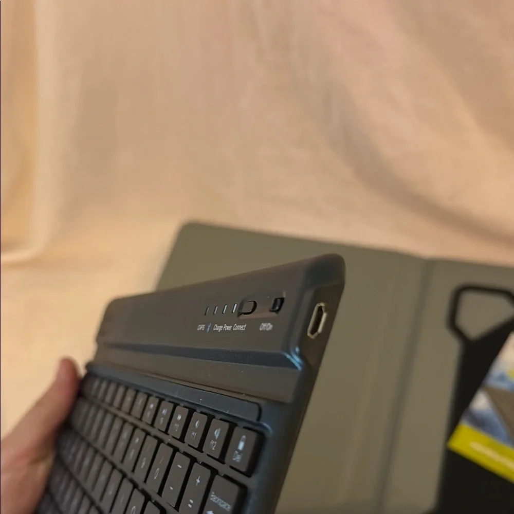 Edge Black Tablet Keyboard for Enhanced Productivity